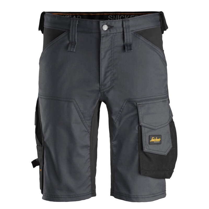 Slim fit korte werkbroek van stretch met holsterzakken. Strategisch geplaatste 4-weg stretch op de achterkant en een gusset in het kruis voor meer flexibiliteit en comfort.